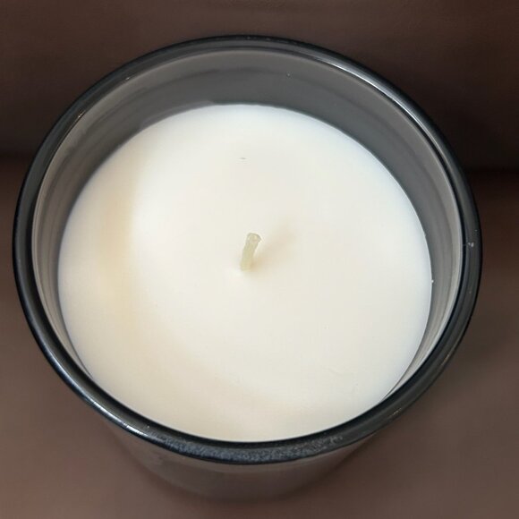 NWT Hand Poured Patchouli Oud Candle - Picture 4 of 7